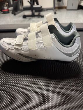 White Women’s  Velcro Athletic Shoes - Comfort Fit